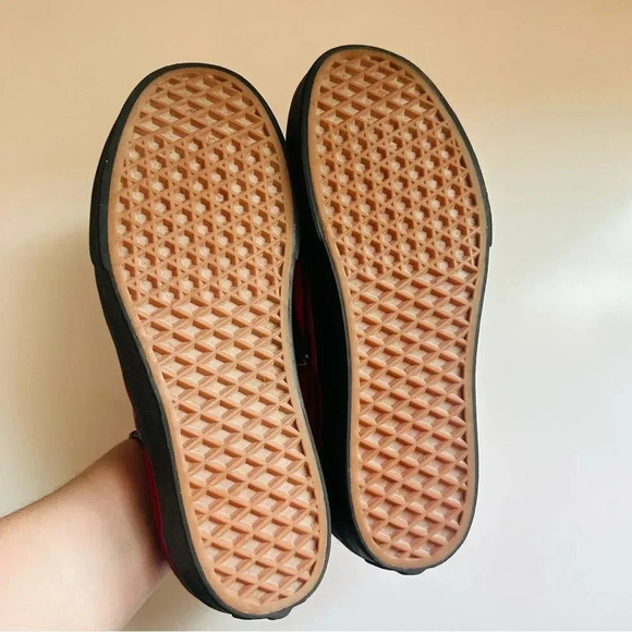 Vans Customized Slip Ons With Smokinhot Vapors
Written On The Back Of The Shoes - Picture 6 of 8